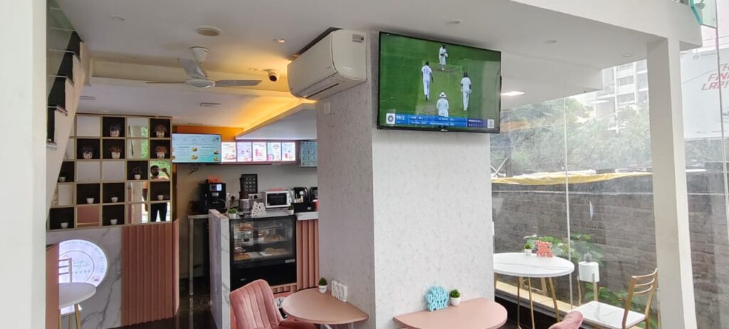 Balewadi High Street Runing Cafe On Rent